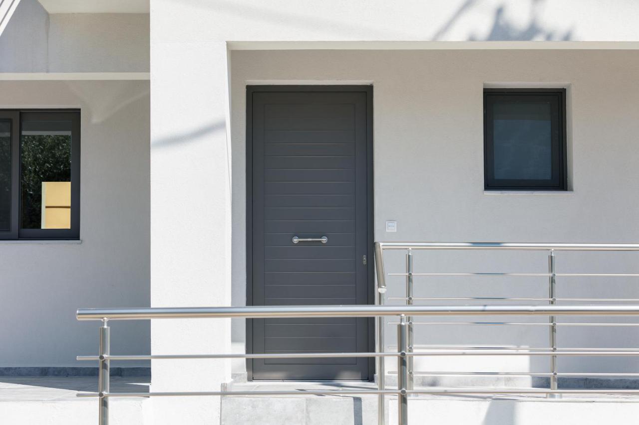Greek Sky - New Modern Apartment With Shared Pool Tavronitis Exteriör bild