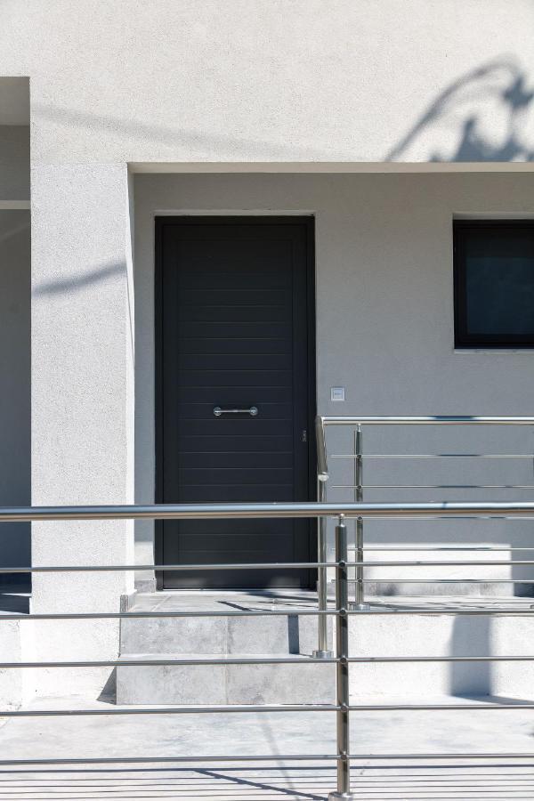 Greek Sky - New Modern Apartment With Shared Pool Tavronitis Exteriör bild